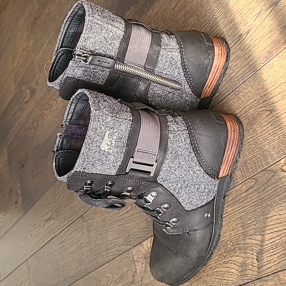 Sorel boots - Picture 2 of 5